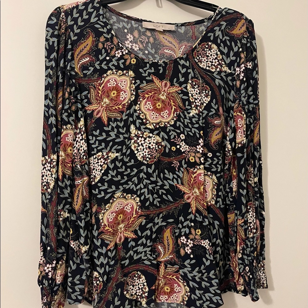 Women’s floral top size Large petite , like new.
